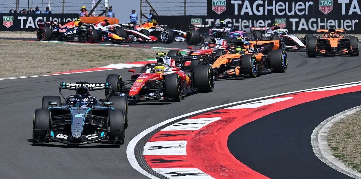 La carrera sprint del Gran Premio de China de Fórmula 1: de la bronca de Max Verstappen a los chispazos en Ferrari