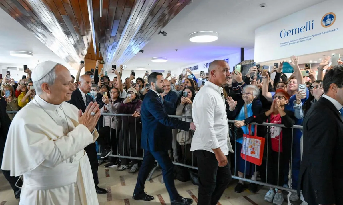 Preocupación, oraciones y silencio, las primeras reacciones en la Iglesia argentina por el resultado de la operación de León XIV