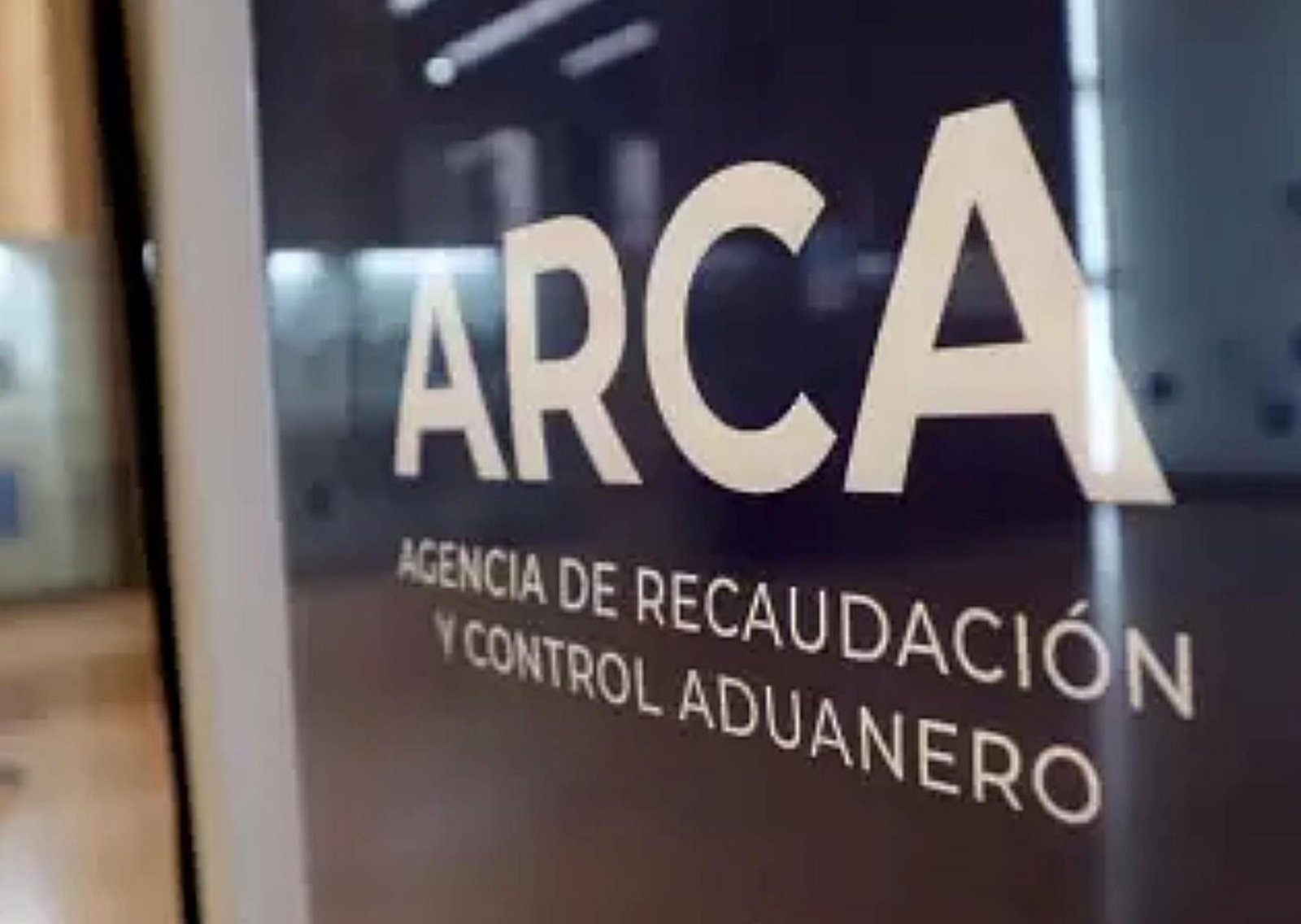 Nueva señal de enfriamiento: la recaudación volvió a perder contra la inflación y cayó 9,7% real en febrero