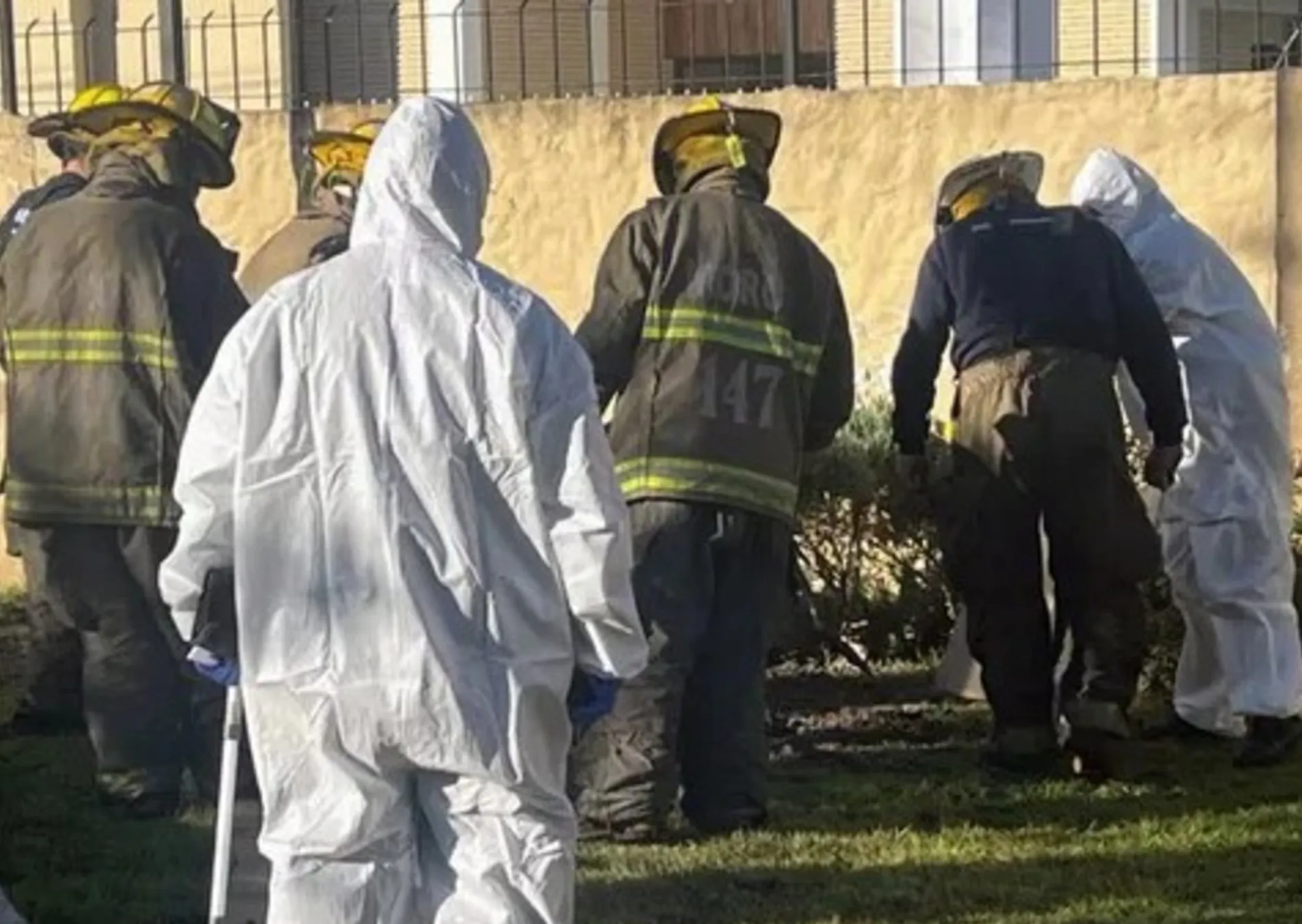 Descubren el cuerpo de una mujer enterrado en el fondo de su casa luego de que su hijo confesara que la asesinó
