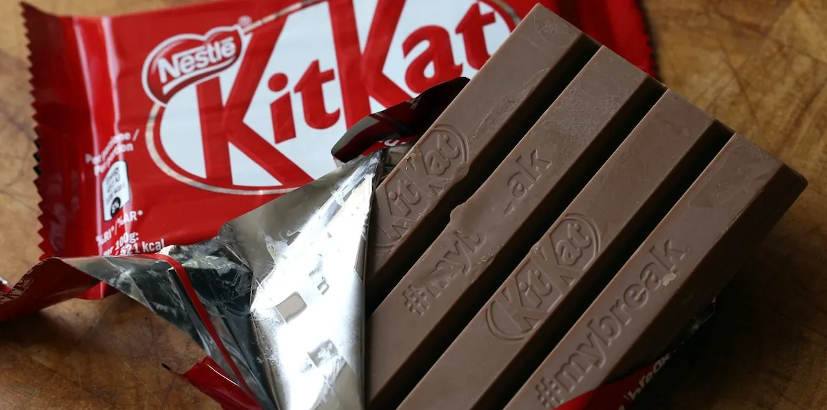 Roban 12 toneladas de chocolates KitKat que iban en un camión en Europa