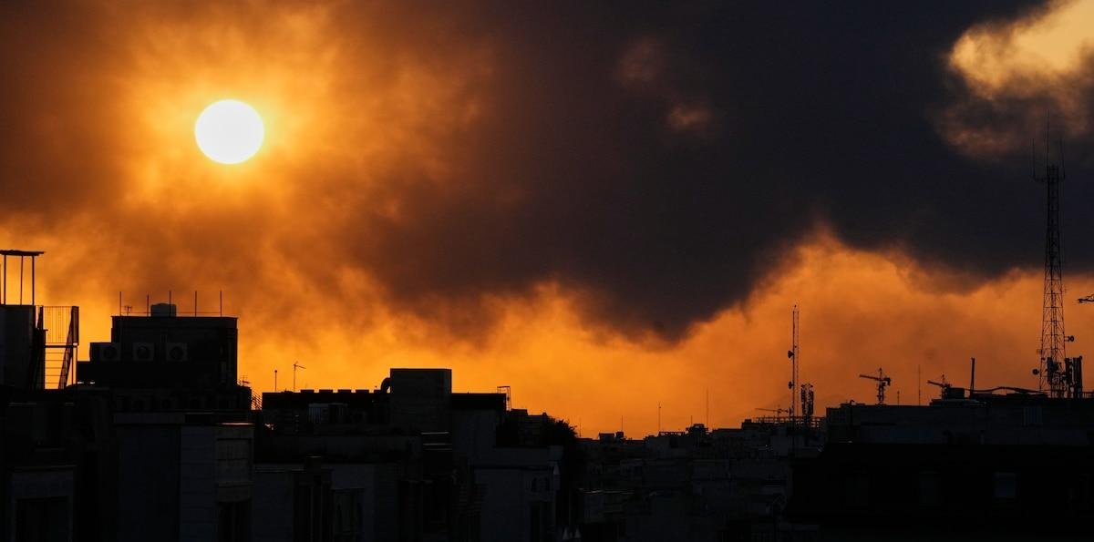 Ataques iraníes dañan 3 centros de datos de Amazon y exponen su vulnerabilidad