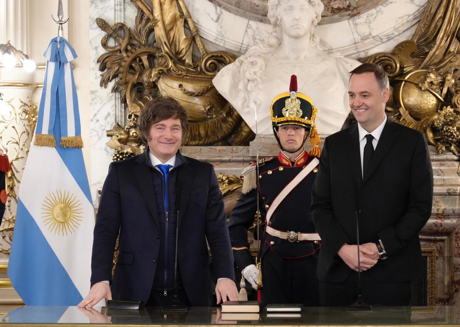 Manuel Adorni ingresa al directorio de YPF en representación del estado: lo hará sin cobrar honorarios