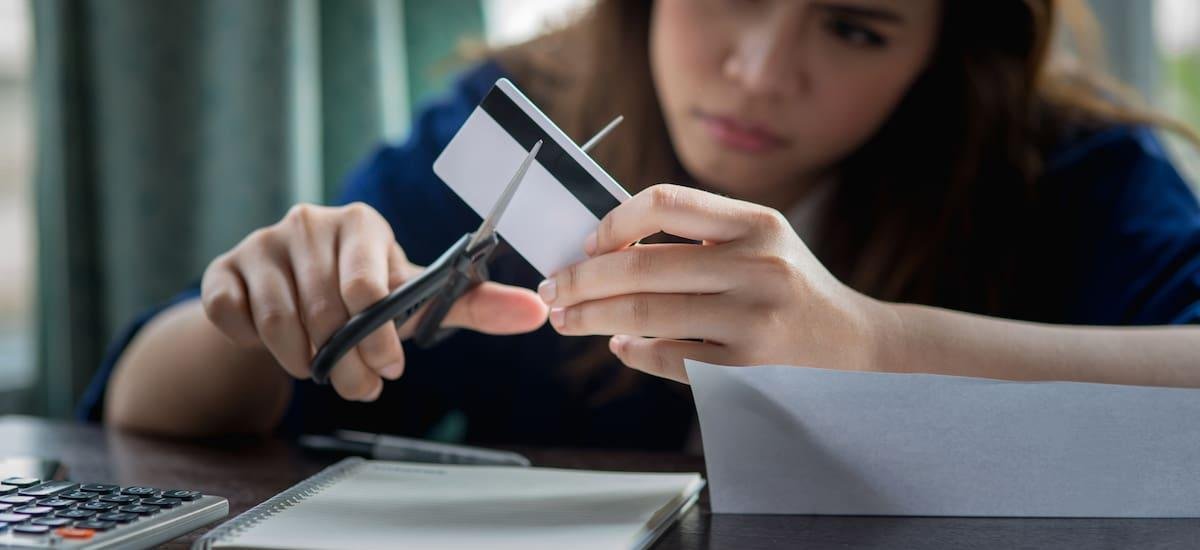 Confirmado por el Gobierno | Darán de baja todas las cuentas bancarias y tarjetas de crédito de los españoles que estén en esta base de datos