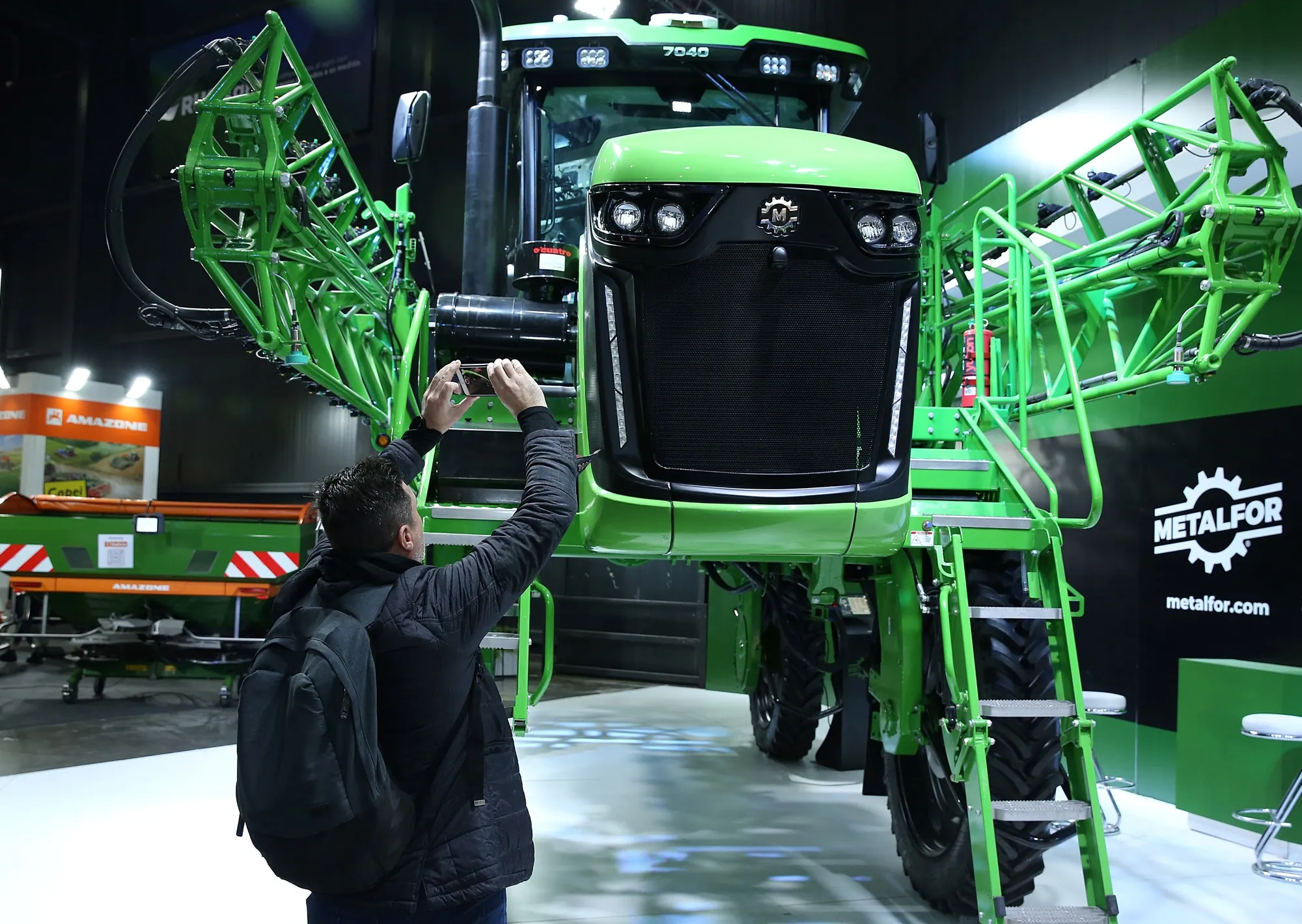 Una de las principales empresas de maquinaria agrícola reportó pérdidas por casi $26.500 millones y anunció un fuerte ajuste