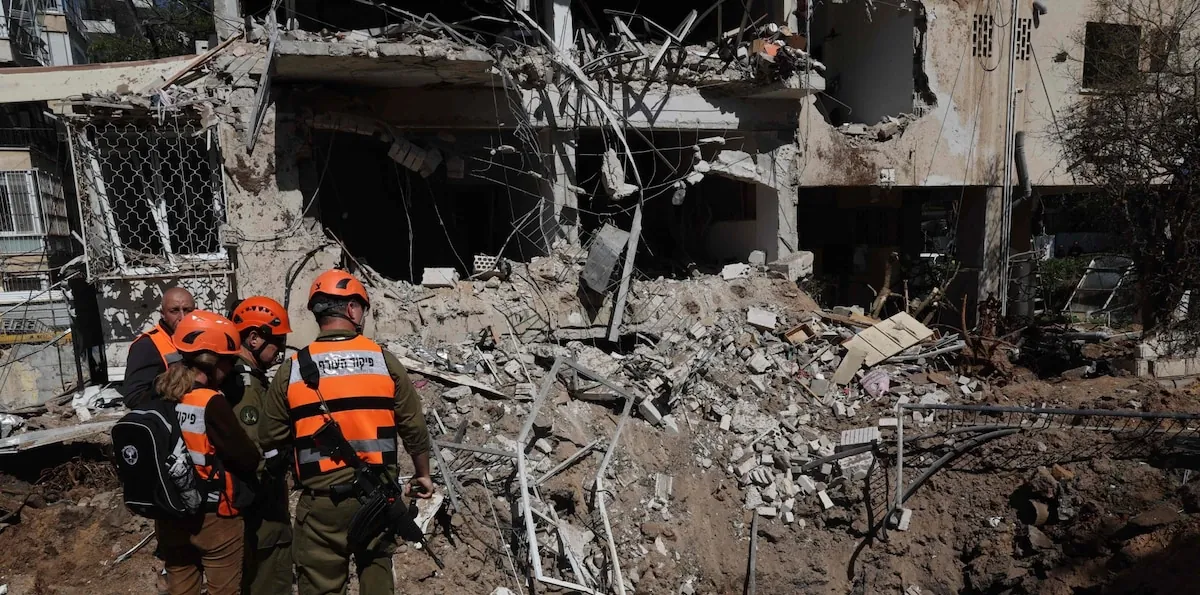 Sin señales de desescalada, Irán lanza una lluvia de misiles hacia Israel y se burla de las propuestas de Trump