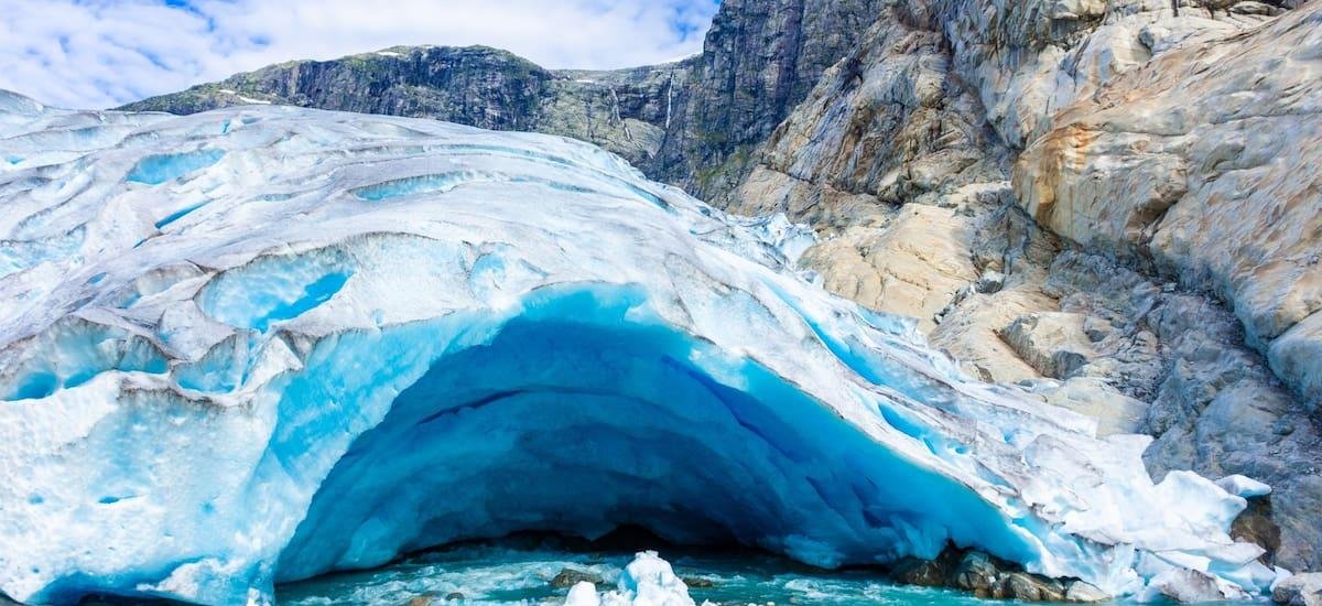 Hallazgo insólito: un glaciar noruego se derritió y dejó a la vista un artefacto imposible de hace 1700 años