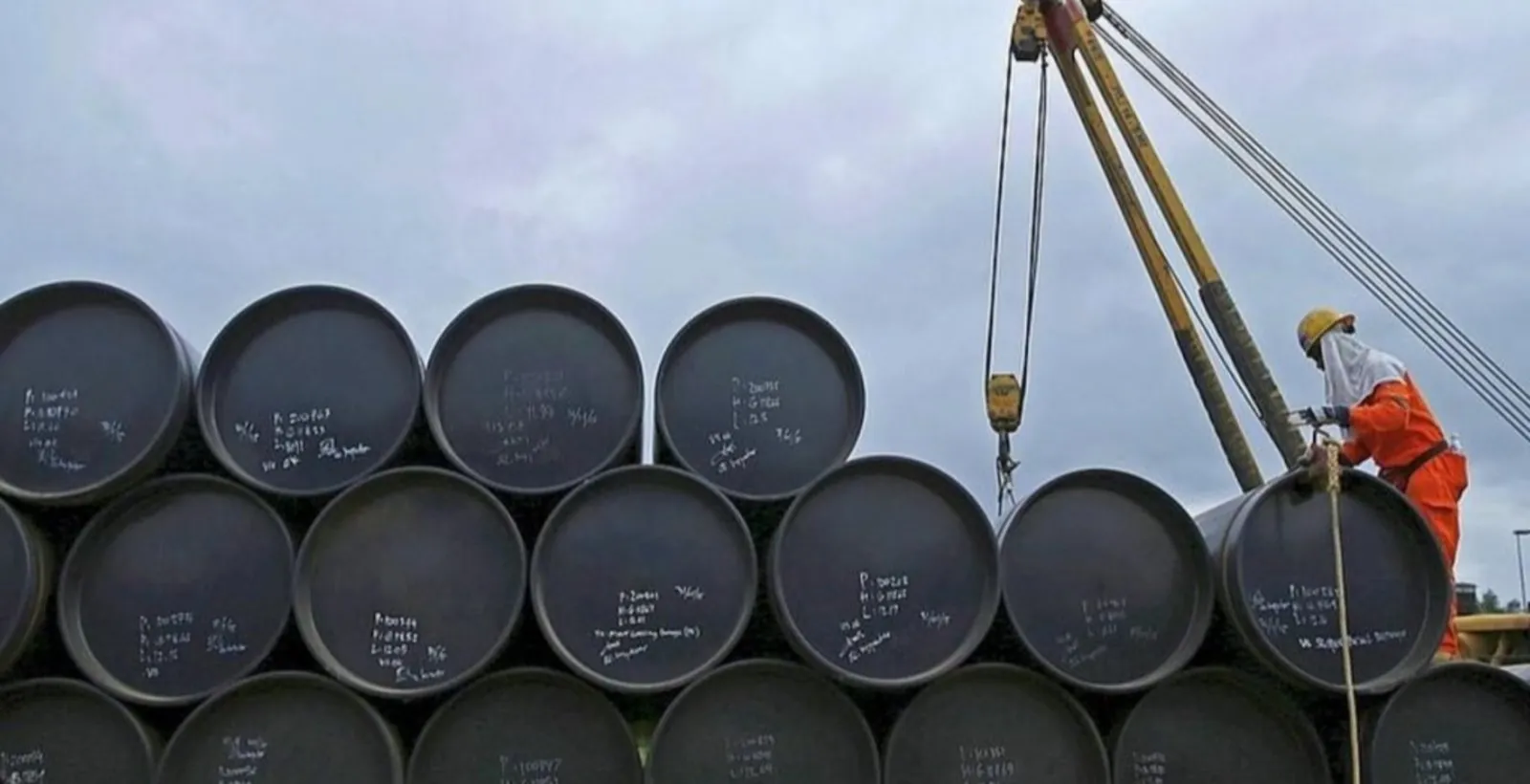 El petróleo se dispara más de 5% por la guerra de Medio Oriente y supera los US$110