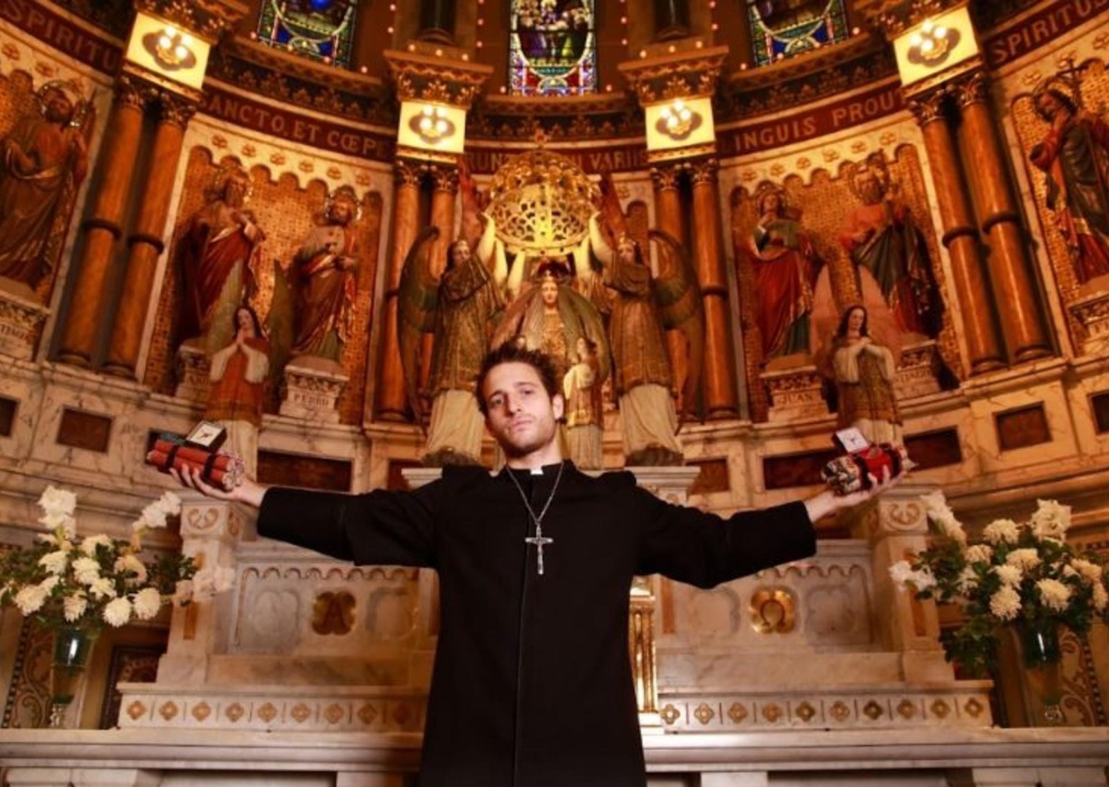 Luis Ortega logró que Wos se haga cura en Magnetizado, su nueva película: "La escribí para él"