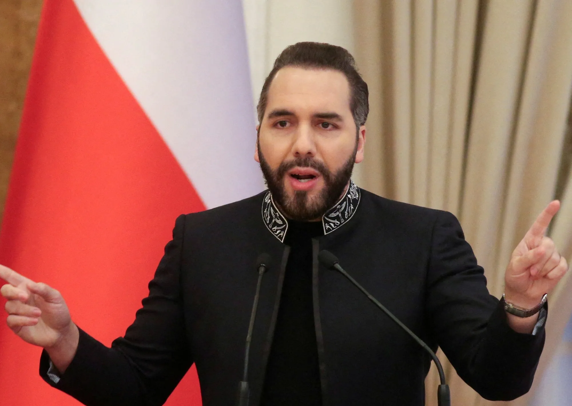El Salvador: Nayib Bukele buscará tercer mandato sin rivales a la vista