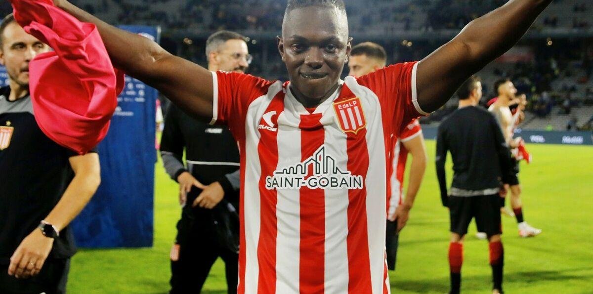 Se cayó el pase de Edwuin Cetré a Athletico Paranaense y vuelve a Estudiantes