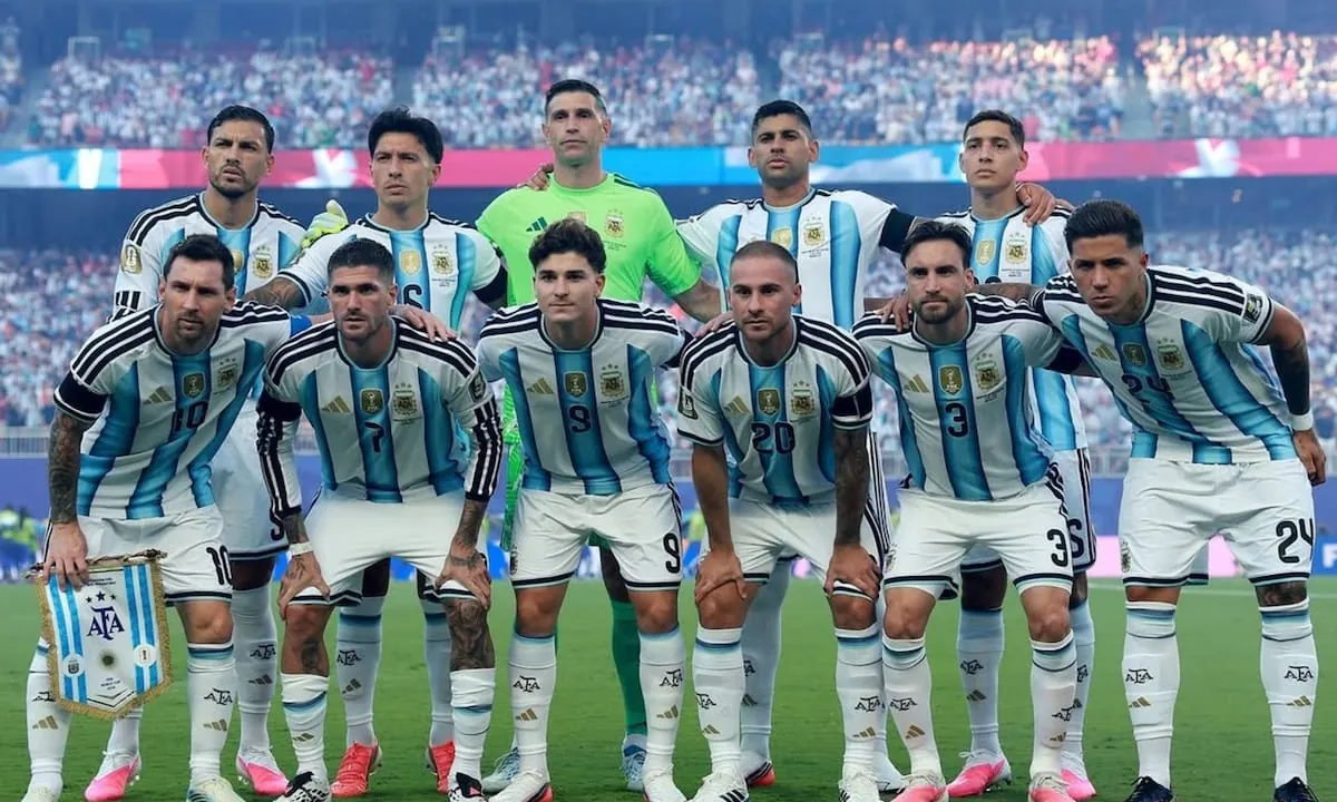 Por qué los jugadores de la selección argentina usan brazalete negro
