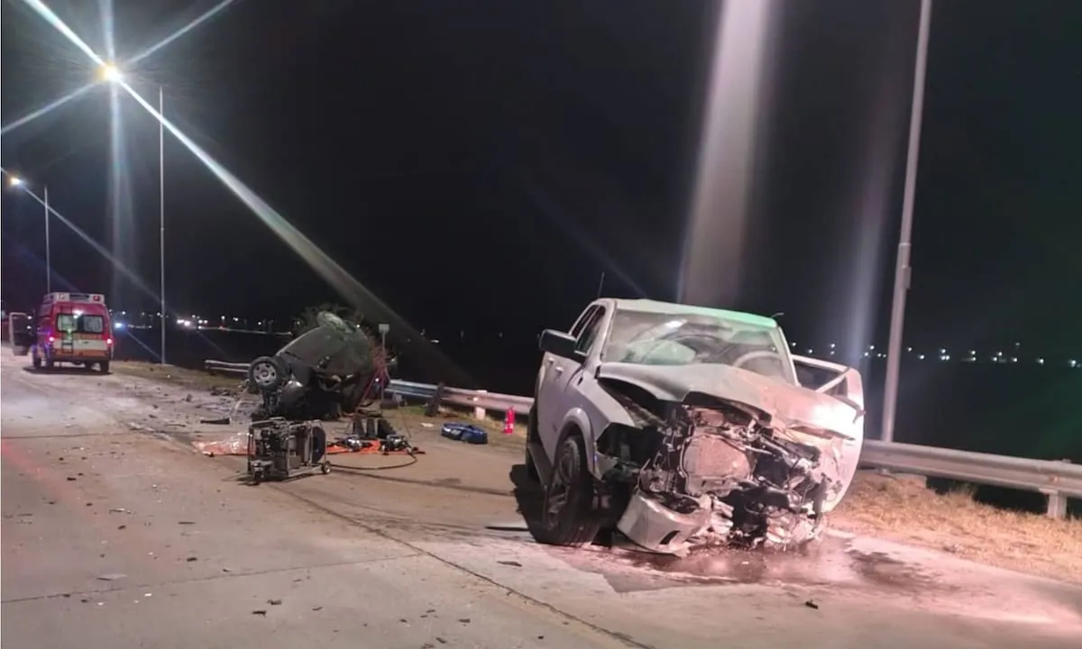 Viajaban en un auto por una ruta de Córdoba, chocaron contra una camioneta de frente y murieron