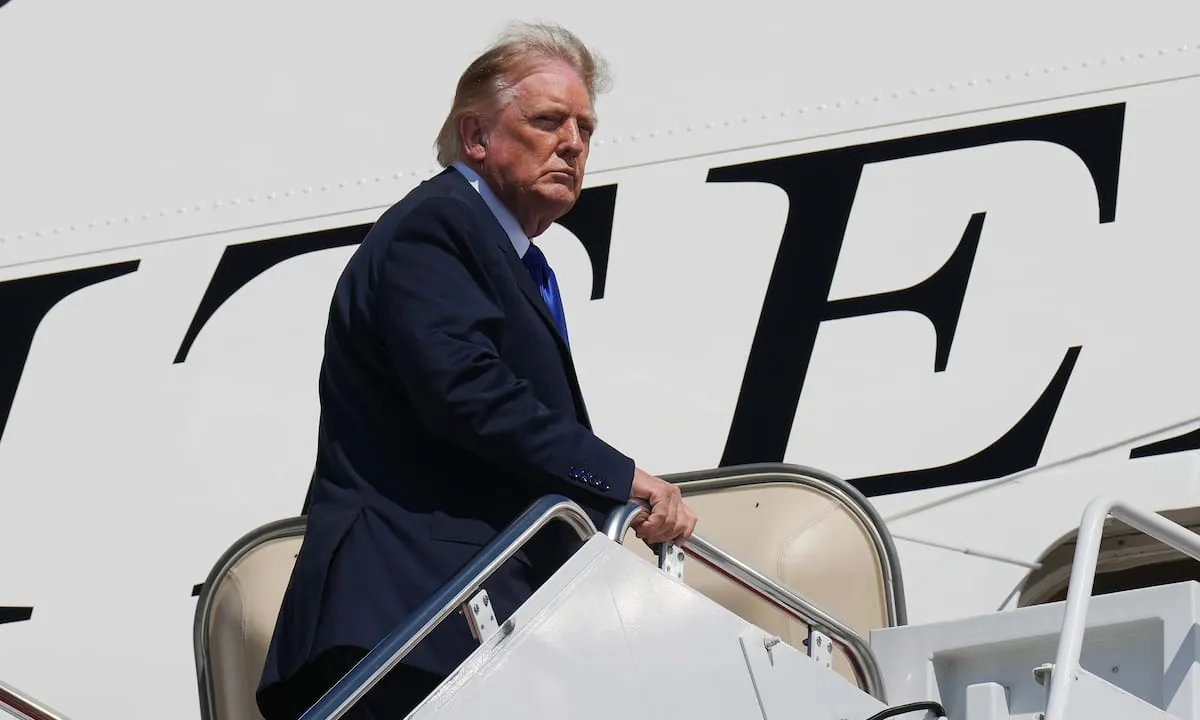 El confuso episodio en el nuevo Air Force One que demoró a Trump y volvió a sembrar dudas