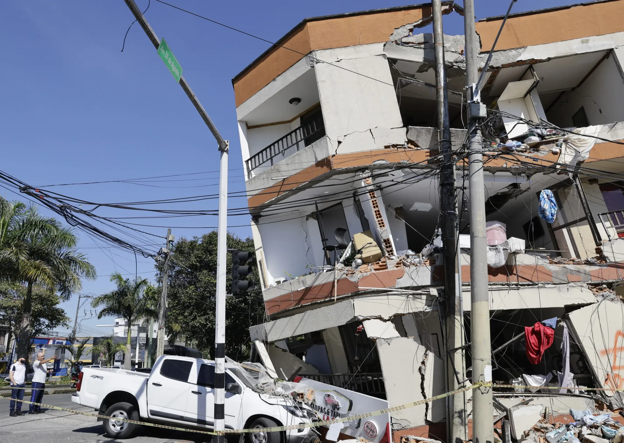 Pereira, la "ciudad zombie" devastada por el terremoto en Colombia