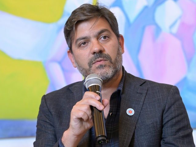 Carlos Bianco respondiГі con una ironГ­a la chicana de Diego Santilli: вЂњPor ahГ­ no me puede contestar porque estГЎ buscando oficinaвЂќ