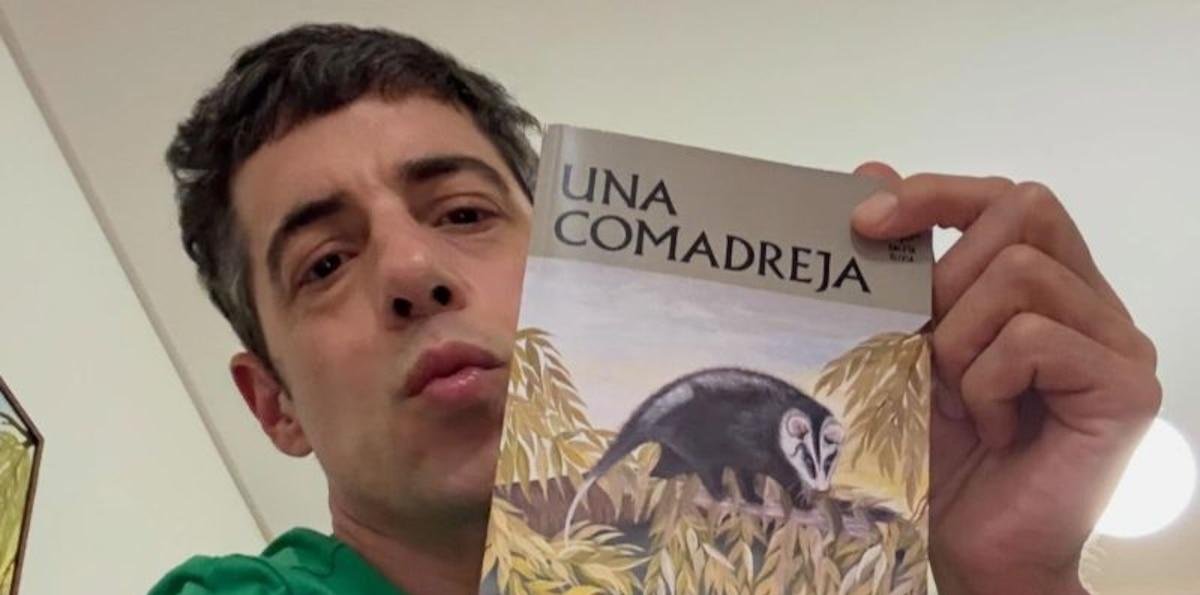 Esteban Lamothe mostró su nueva faceta como poeta con la publicación de su primer libro