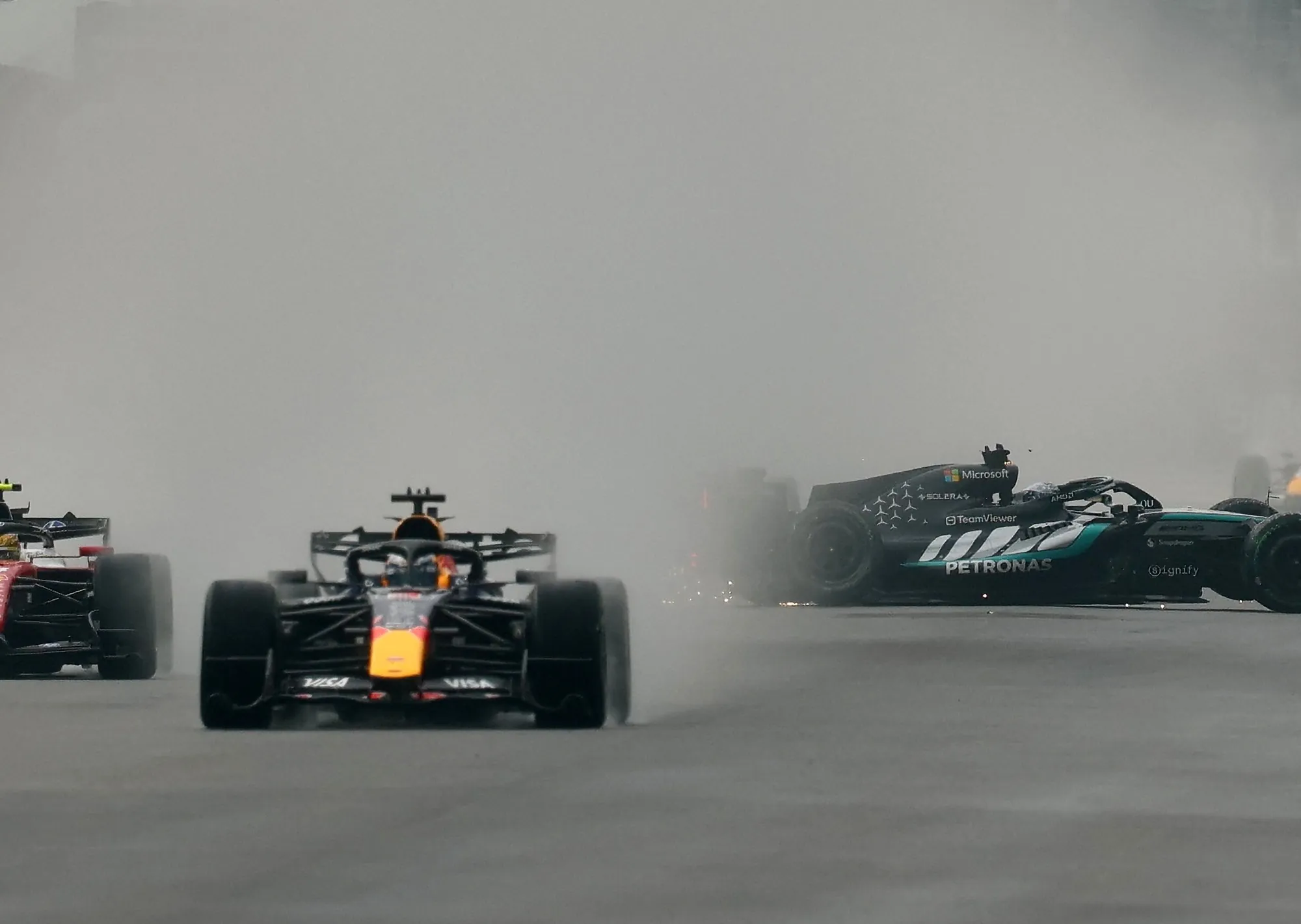Caos bajo la lluvia en Singapur: Colapinto abandonó en la última Sprint Race de la temporada de la F1 y Verstappen rompió el maleficio