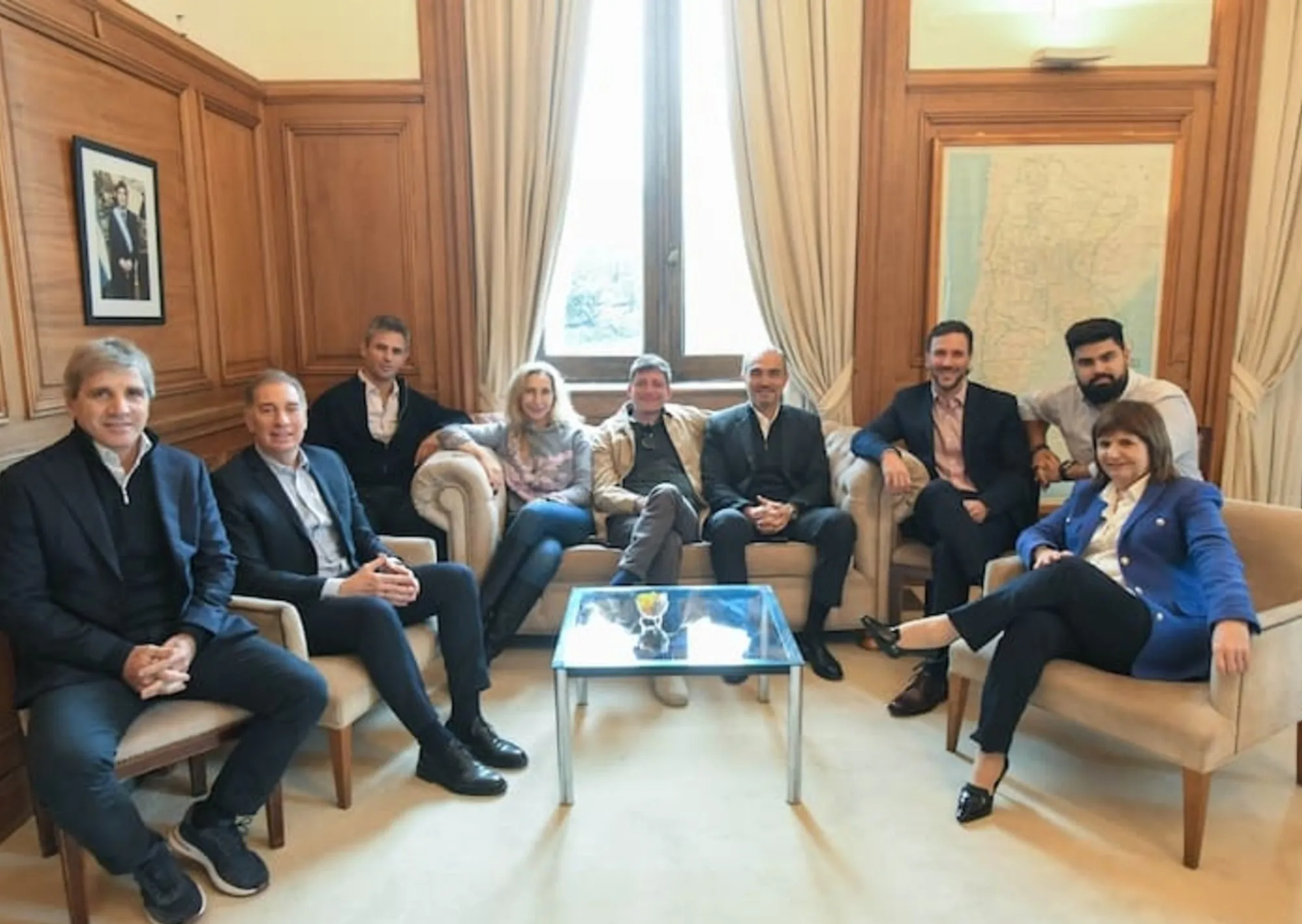 Se reunió la mesa política del Gobierno con la urgencia de destrabar la Ley de Tierras en el Senado