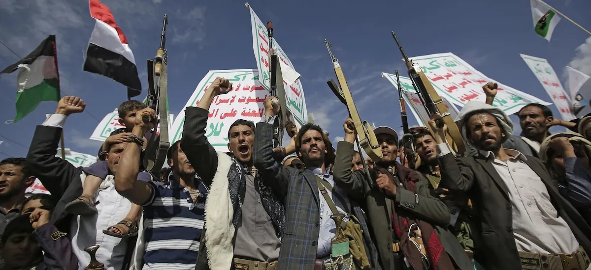 Arabia Saudita denunció que los rebeldes hutíes lanzaron un proyectil desde Yemen: al menos dos heridos
