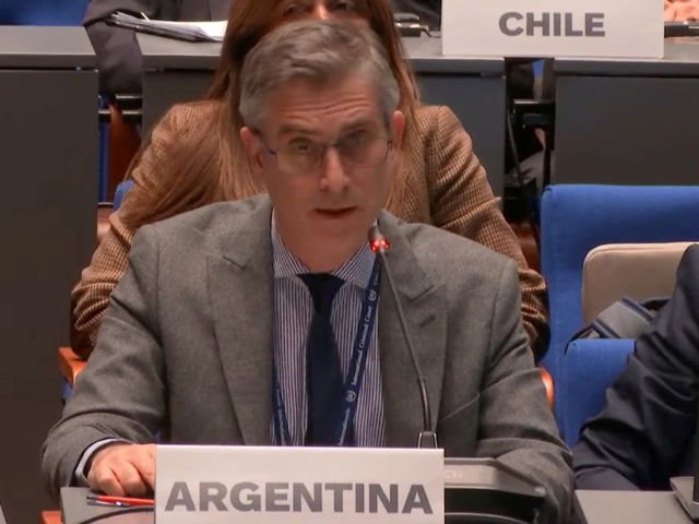 El gobierno de Milei exigiГі en La Haya que se activen las Гіrdenes de captura contra Maduro y el chavismo lo acusГі de вЂњfalso defensor de los derechos humanosвЂќ