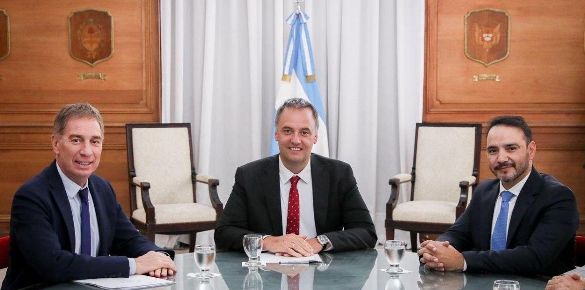 Reforma laboral: Manuel Adorni y Diego Santilli se reunieron con otro gobernador aliado tras desactivar la cumbre