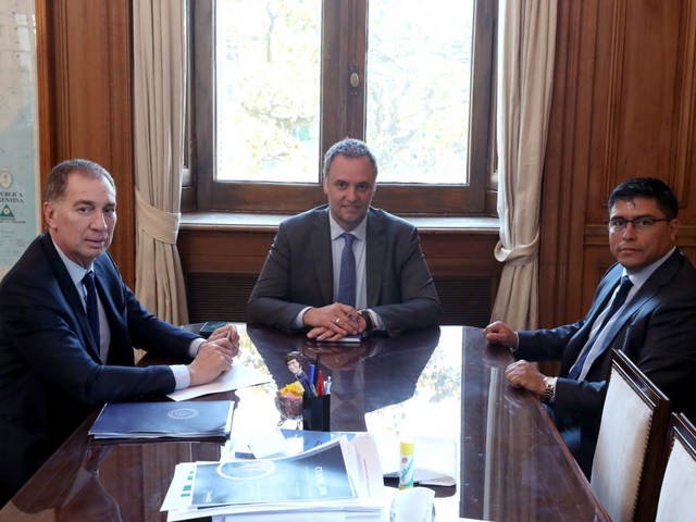 Santilli completa el ГЎlbum de gobernadores mientras el Gobierno apuesta a los mandatarios del norte para quebrar al PJ en Diputados