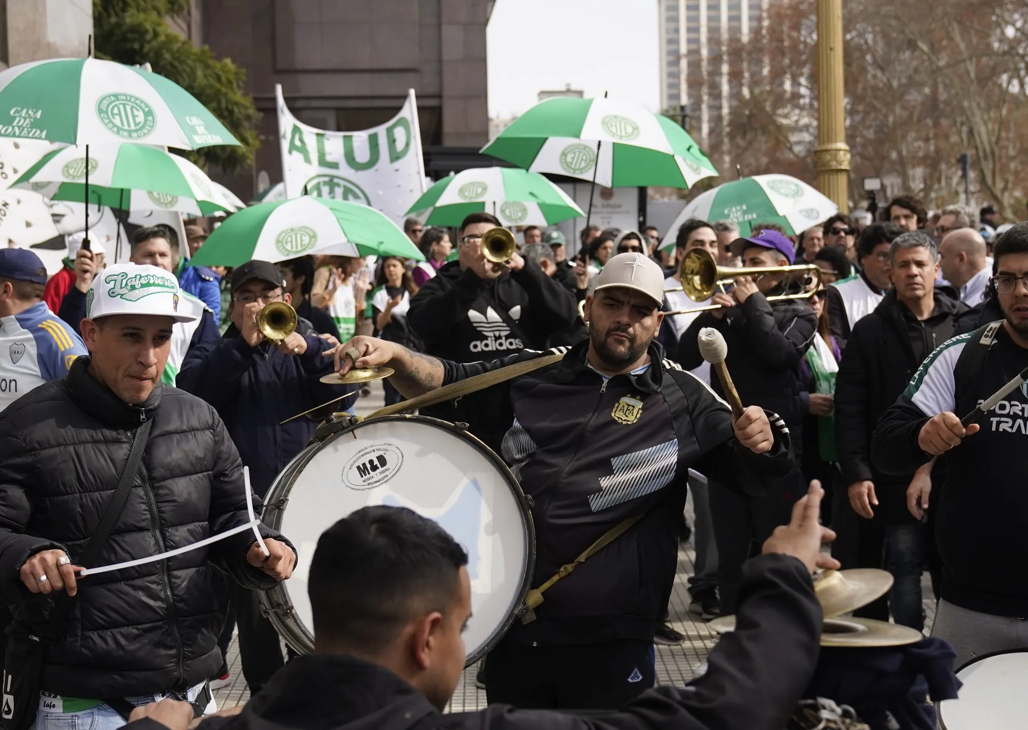 Por el aumento a las universidades nacionales, en junio los salarios registrados subieron el 2,4% versus una inflación del 1,9%