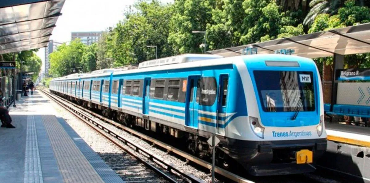 El tren Sarmiento no se detiene en la estación Liniers: una mujer fue arrollada por una formación y trabaja la policía en el lugar