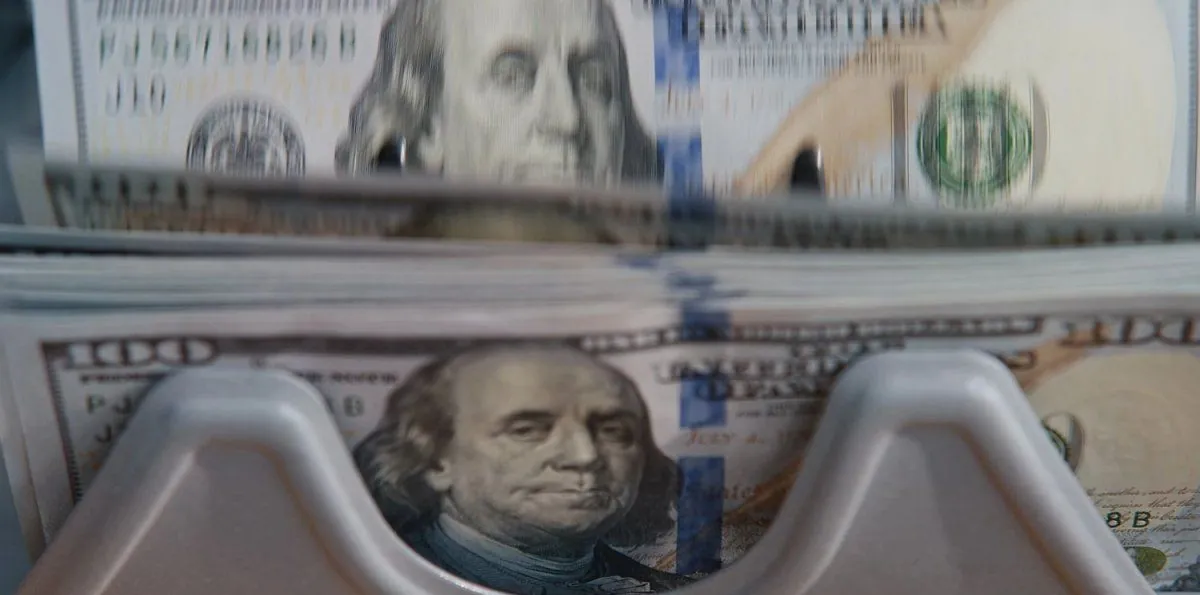 Reaccionó el dólar blue: anotó su primera suba en cuatro ruedas y se alejó de los $1.400