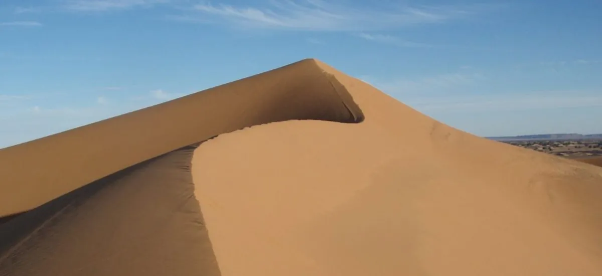 El secreto detrás de la forma y el movimiento de las dunas estrella en el Sahara