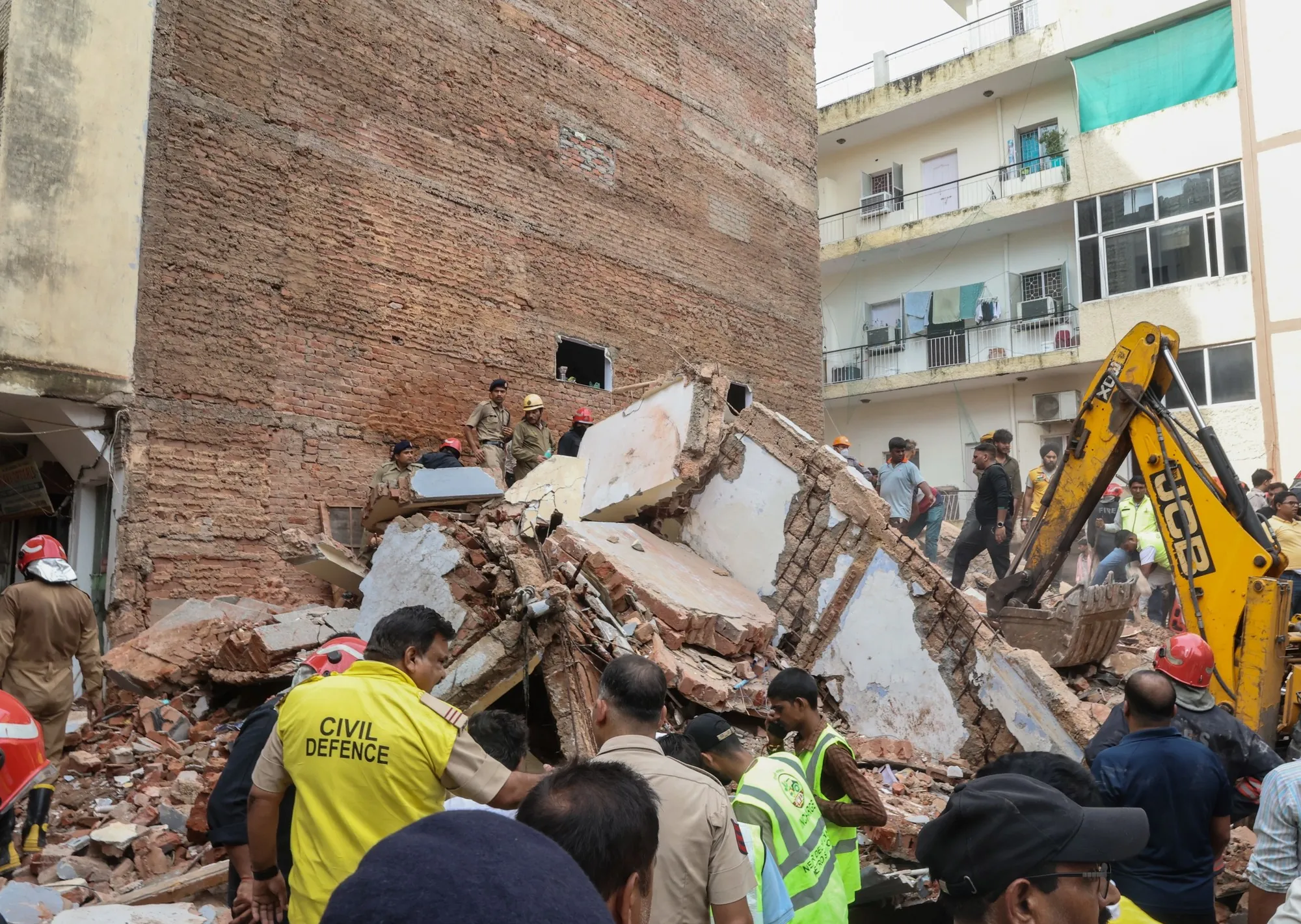 Tragedia en India: Se derrumbó un hostal universitario y dejó al menos siete muertos