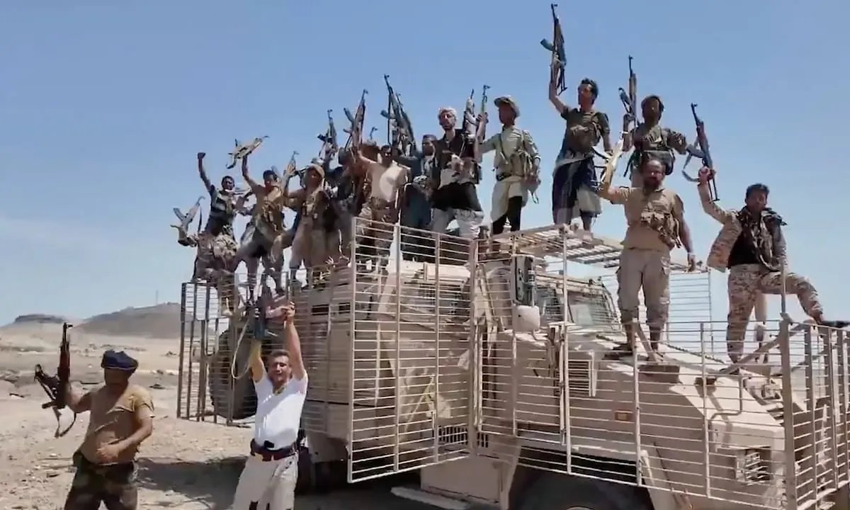 Los rebeldes hutíes continúan su avance en Yemen: tomaron dos islas estratégicas en el mar Rojo y atacaron a Arabia Saudita
