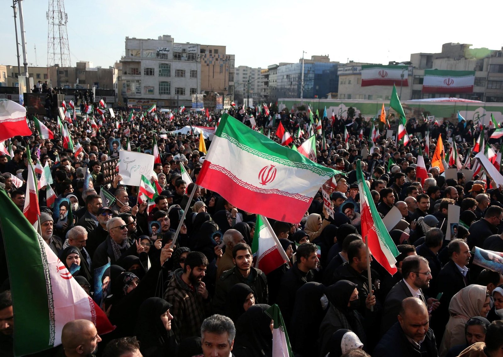 En medio de la tensión con EE.UU,. una explosión de origen desconocido sacudió una ciudad iraní en la costa del Golfo Pérsico