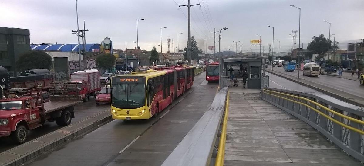 Funcionaria de Transmilenio fue atacada con sustancia química por una ciudadana que intentaba colarse en el sistema: la mujer fue capturada