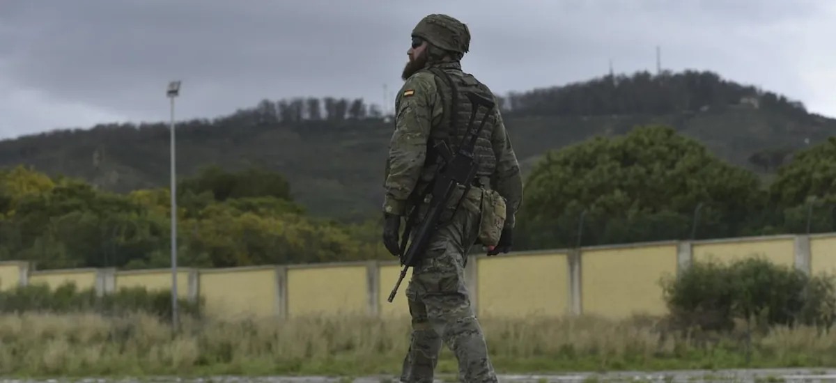 Condenan a 20 meses de prisión a un militar que abandonó su residencia en Melilla para quedarse en Marruecos sin el permiso de sus superiores
