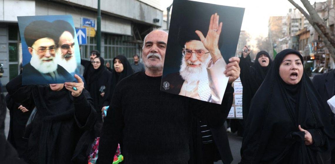 “Cualquier cosa, menos los Ayatollahs”