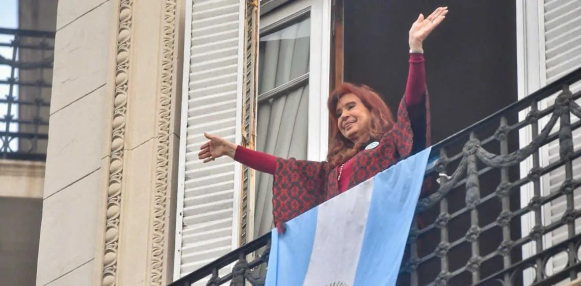 Cristina Kirchner reapareció ante la militancia en el aniversario de la llegada de Néstor Kirchner al poder