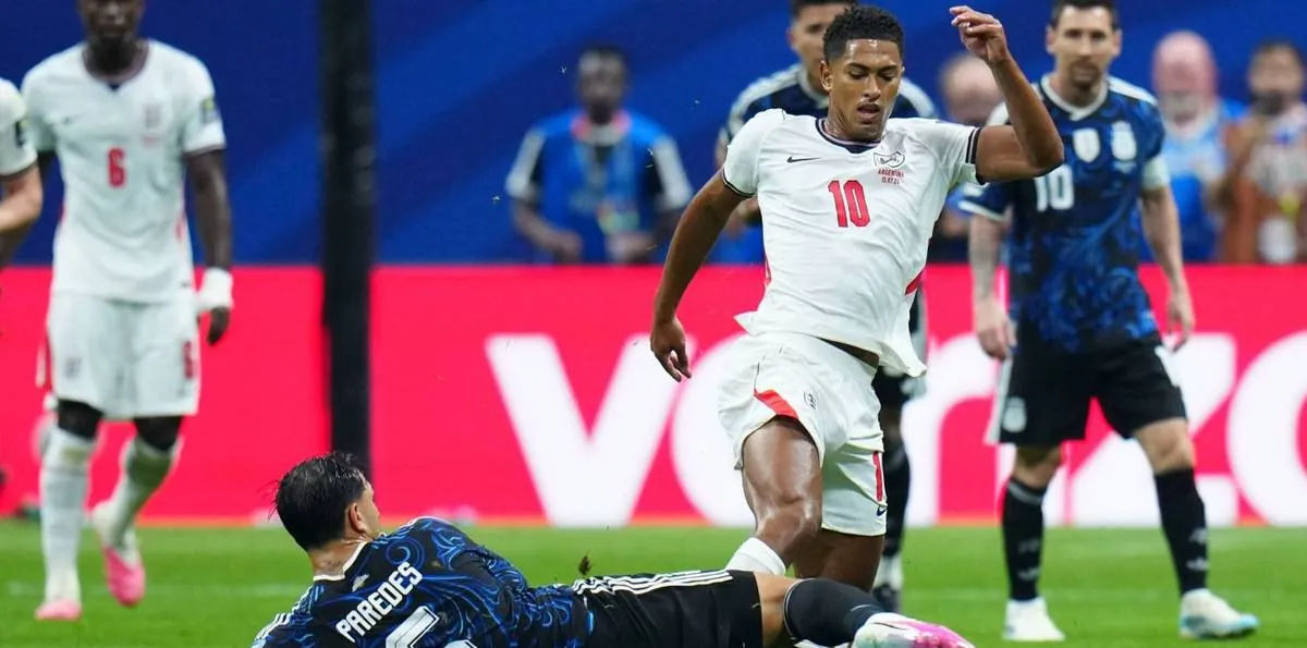 El fuerte cruce entre Leandro Paredes y Jude Bellingham en Argentina vs. Inglaterra: "