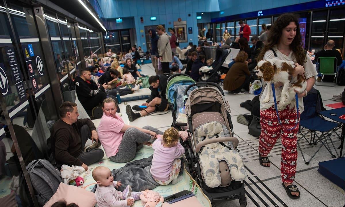 En estado de emergencia por la represalia de Irán, los israelíes volvieron a correr para buscar refugios antiaéreos