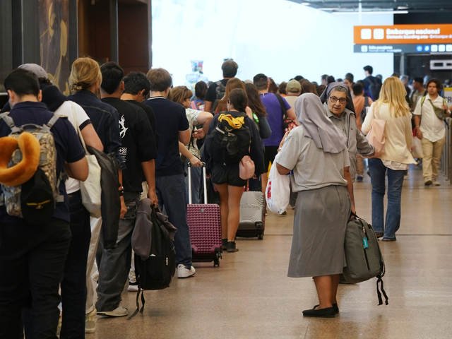 Dictaron la conciliaciГіn obligatoria y se levantГі el paro de controladores aГ©reos previsto para este martes