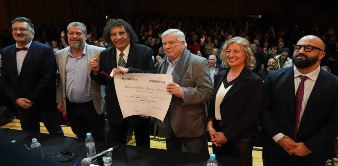 La UBA le entregó el Honoris Causa a Alejandro Dolina: "Las alegrías vienen acompañadas de una noble tristeza"