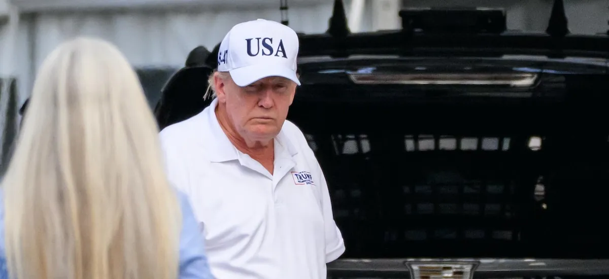 Detienen a un varón armado en el club de golf de Trump en Los Ángeles antes de su visita al campo