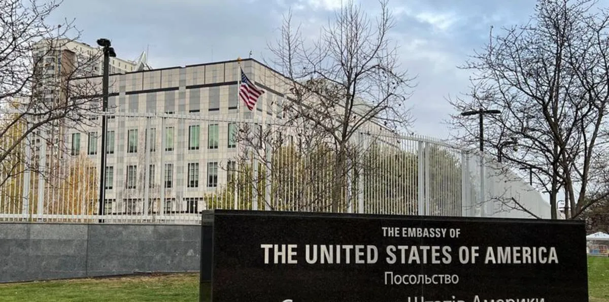 Estados Unidos afirma que su embajada en Kiev sigue abierta