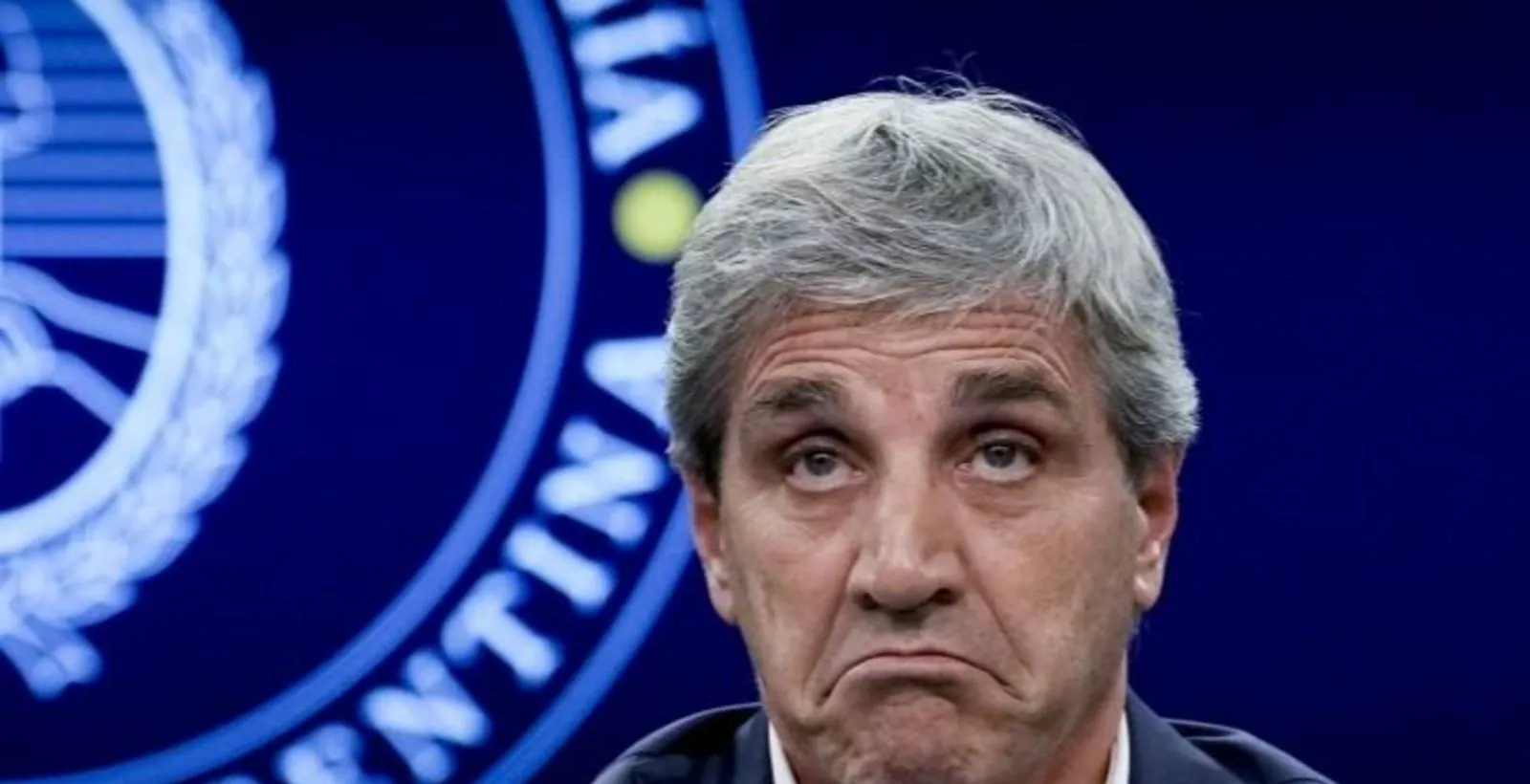 Se encendieron las ALARMAS en el Gobierno: los principales gurúes del mercado le dieron la peor noticia a Luis Caputo y Javier Milei