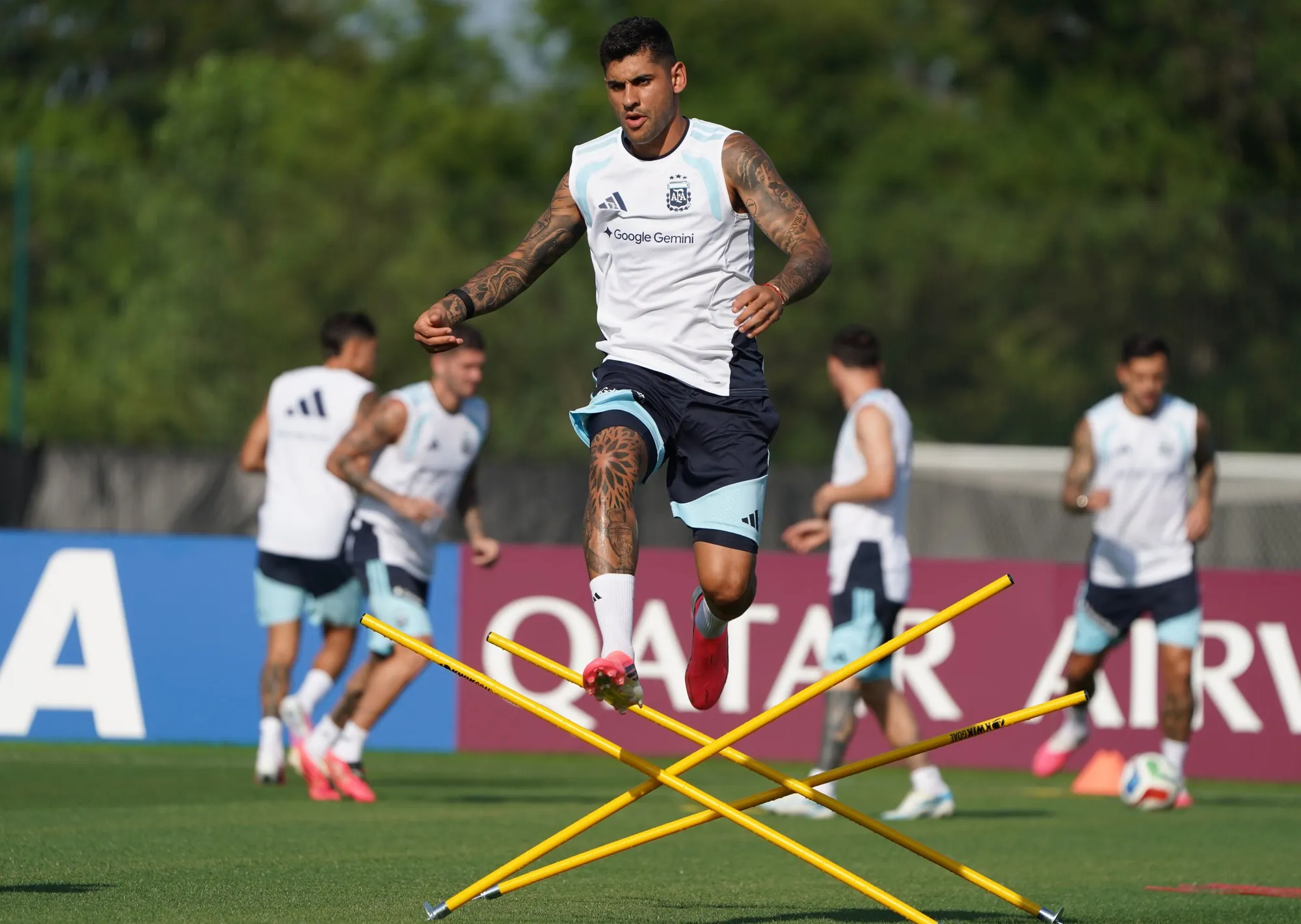 La Selección se entrenó por primera vez rumbo a Cabo Verde: Cuti Romero con el grupo y las dos dudas en la posible formación