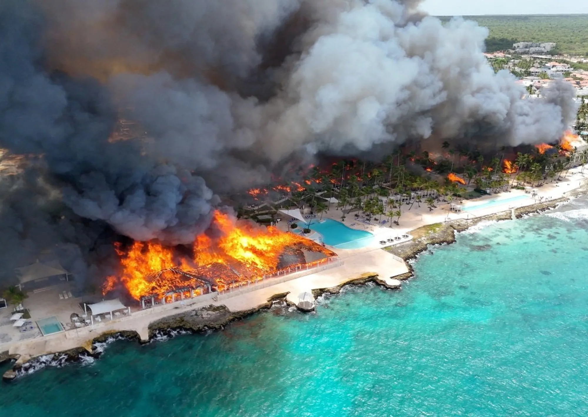 "Corrimos por nuestras vidas": el relato de los argentinos que estaban de vacaciones en el hotel de lujo que se incendió en República Dominicana