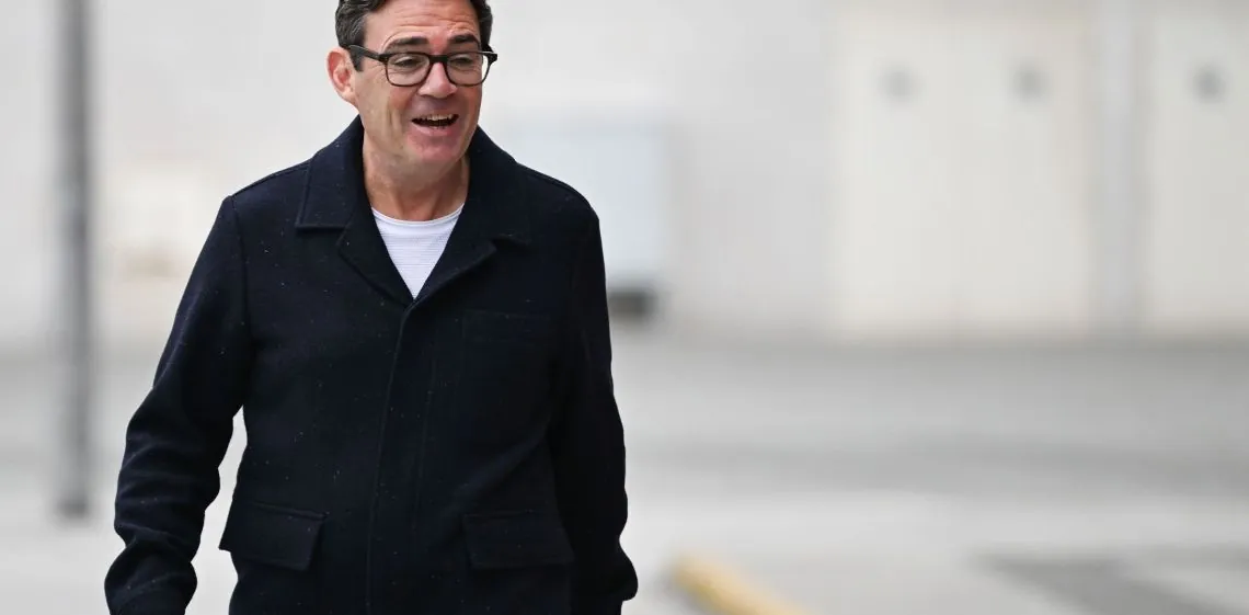 Bonos británicos se desploman por potencial salida de Keir Starmer