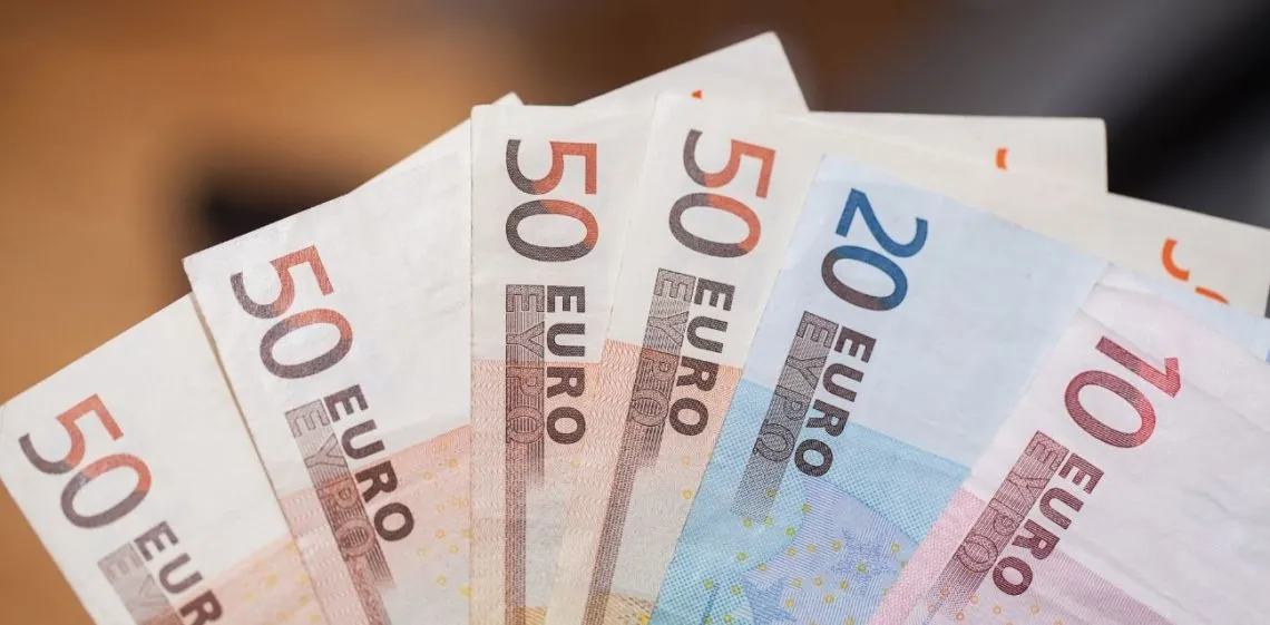 Cotización del euro y euro blue hoy, jueves 23 de abril
