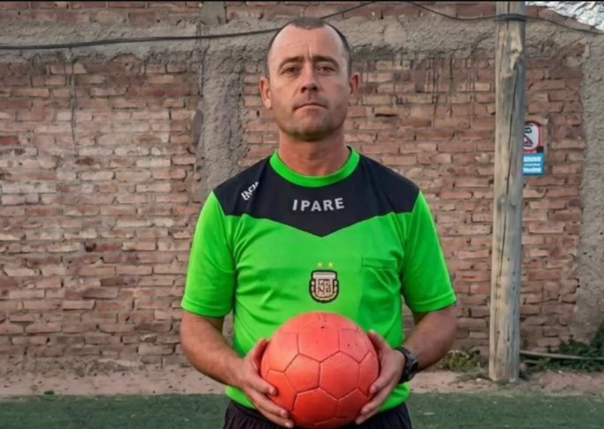 Murió un árbitro de fútbol tras un choque frontal en Mendoza y hay cinco heridos
